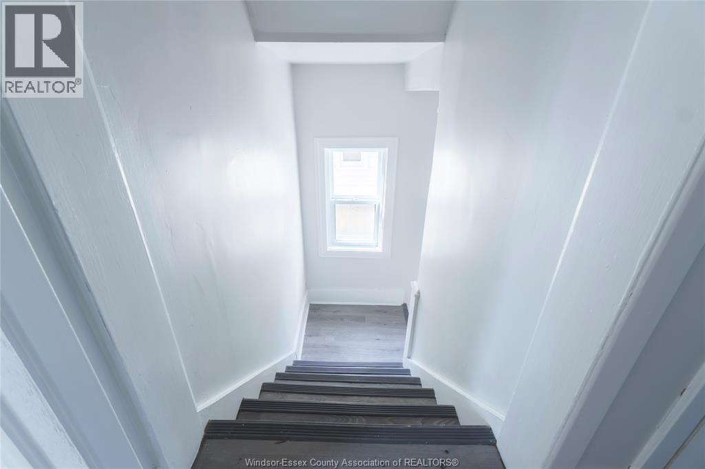 950 Elsmere Property Photo 19