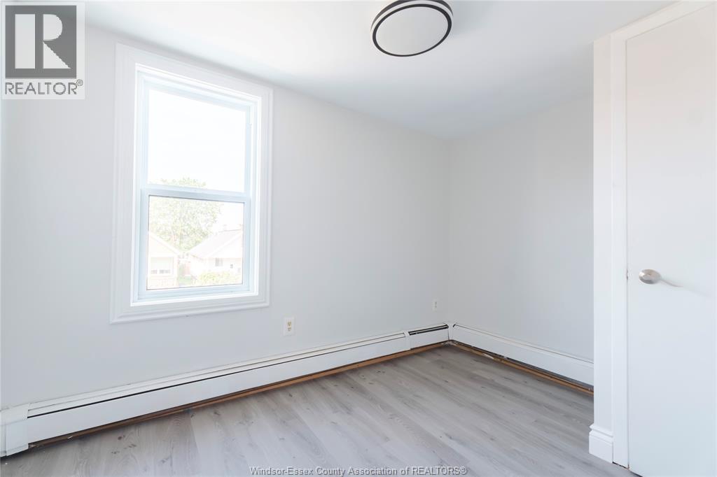 950 Elsmere Property Photo 20
