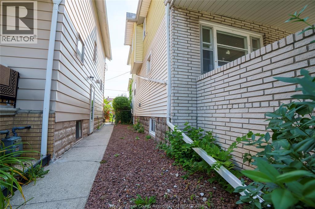 950 Elsmere Property Photo 32