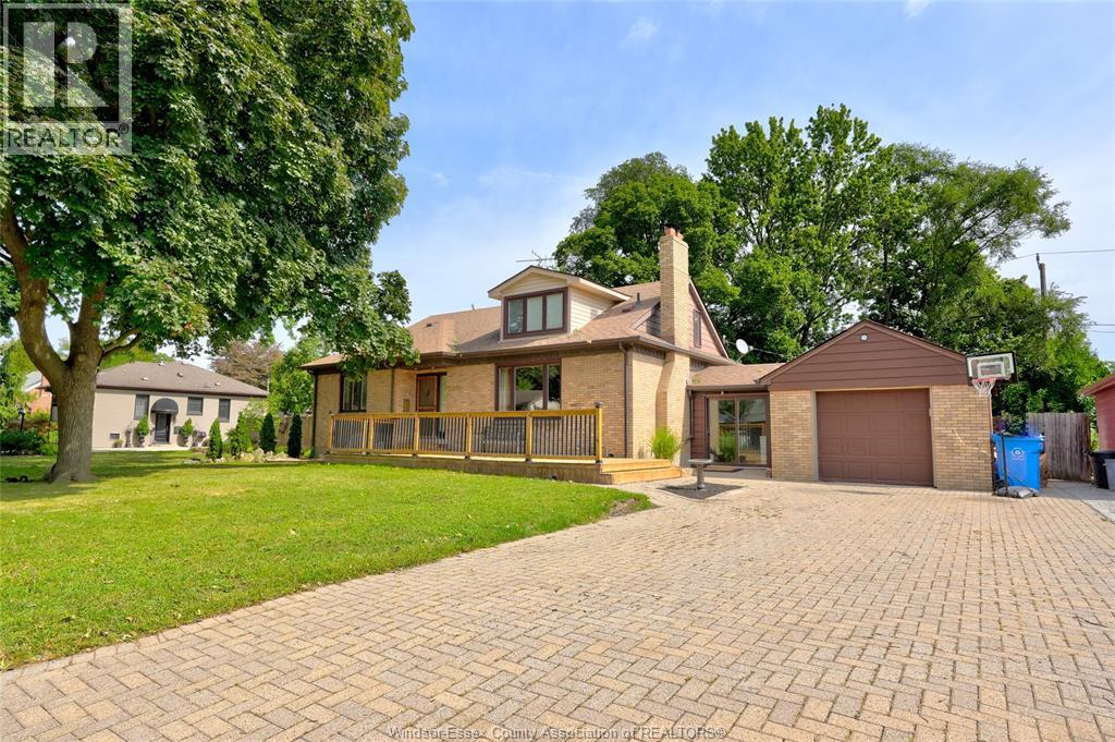 2574 Buckingham Property Photo 1