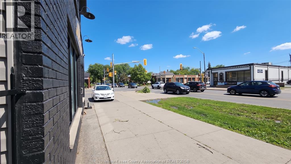 976 Howard Avenue Property Photo 6