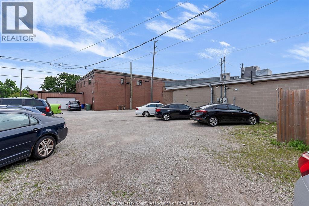 976 Howard Avenue Property Photo 8