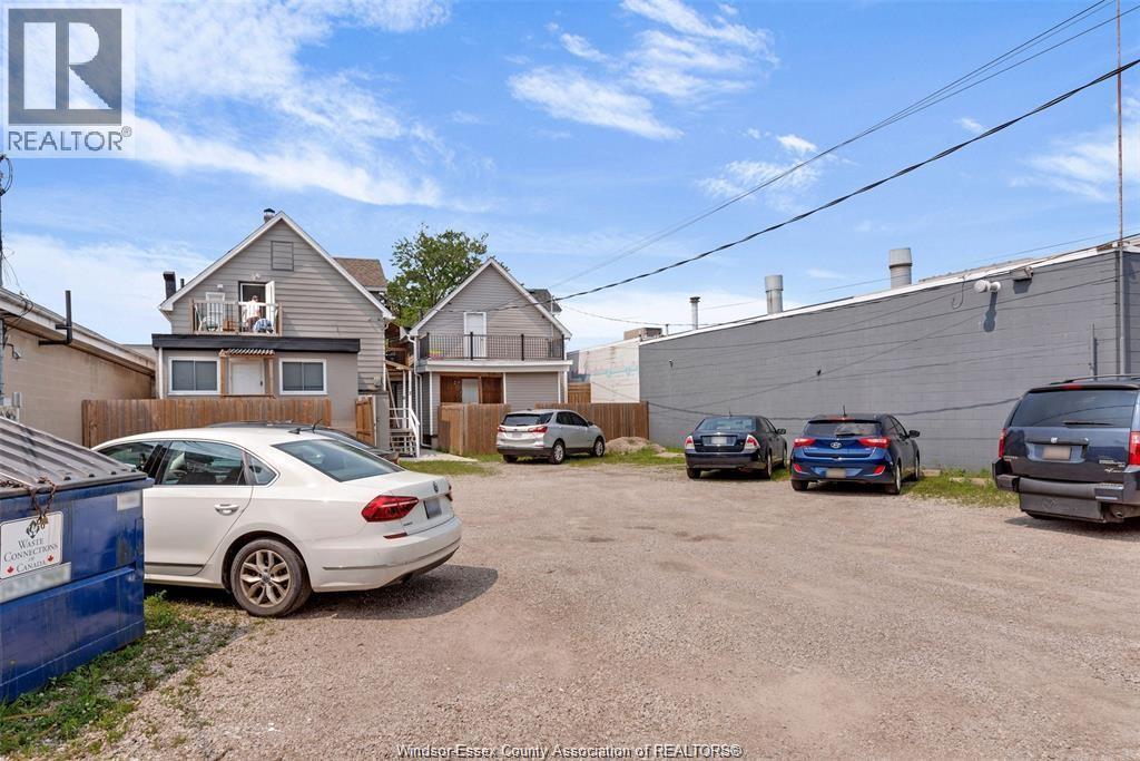 976 Howard Avenue Property Photo 9