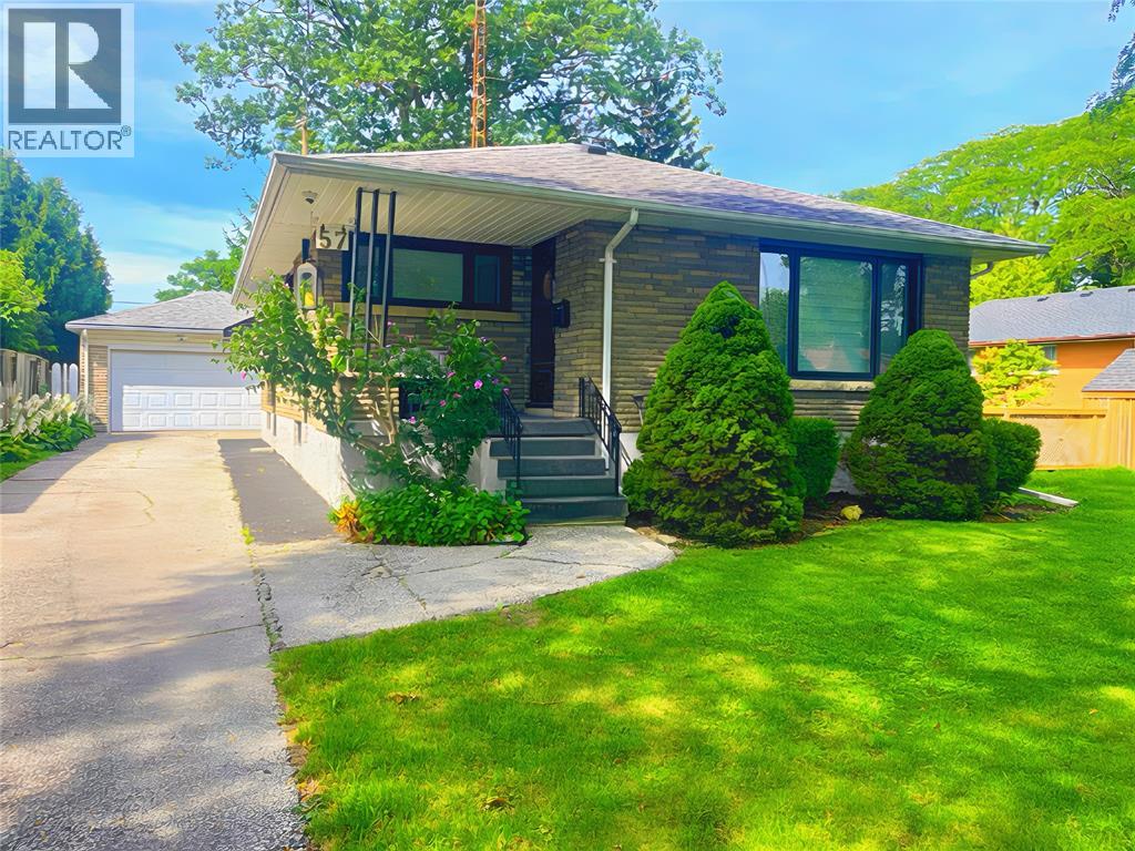 57 Vimy CRESCENT Property Photo 1