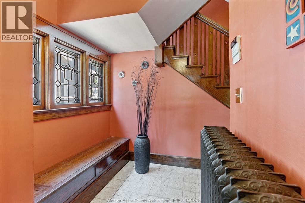 858 Chilver Property Photo 4
