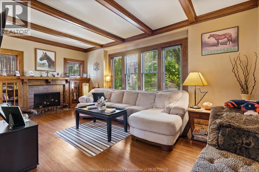 858 Chilver Property Photo 5