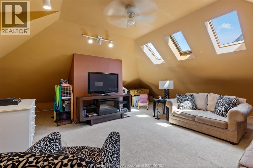 858 Chilver Property Photo 23