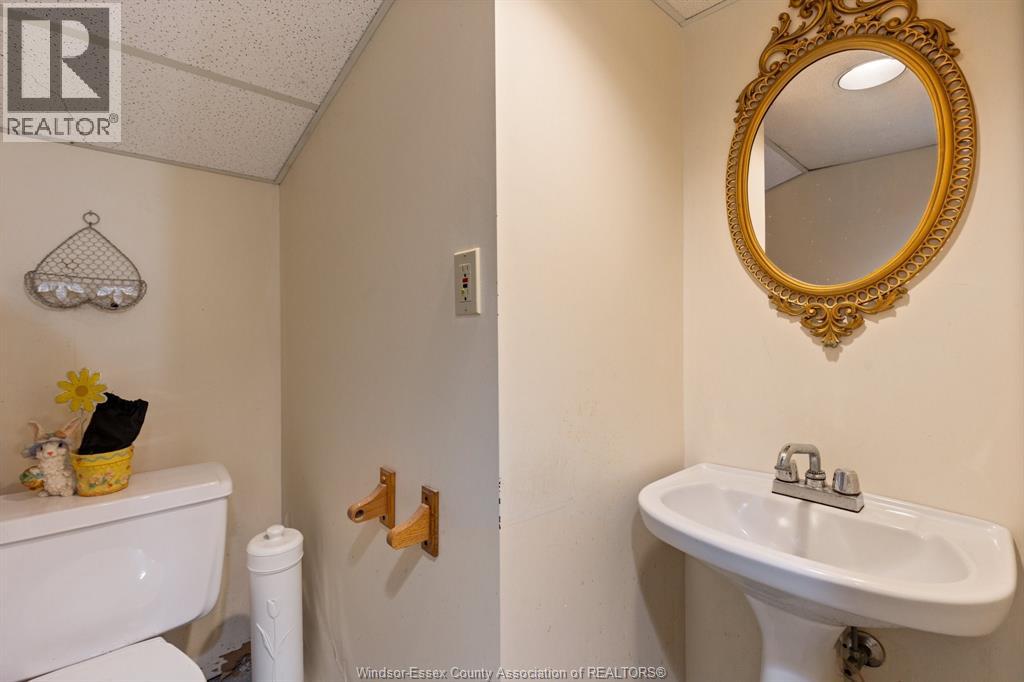 858 Chilver Property Photo 26