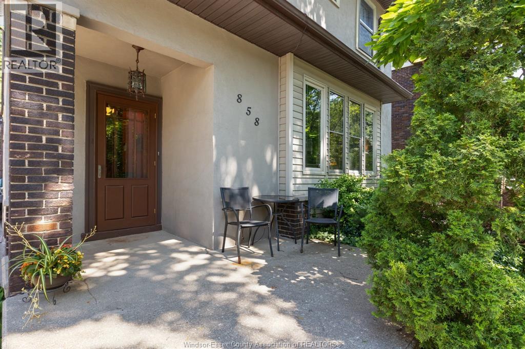 858 Chilver Property Photo 29