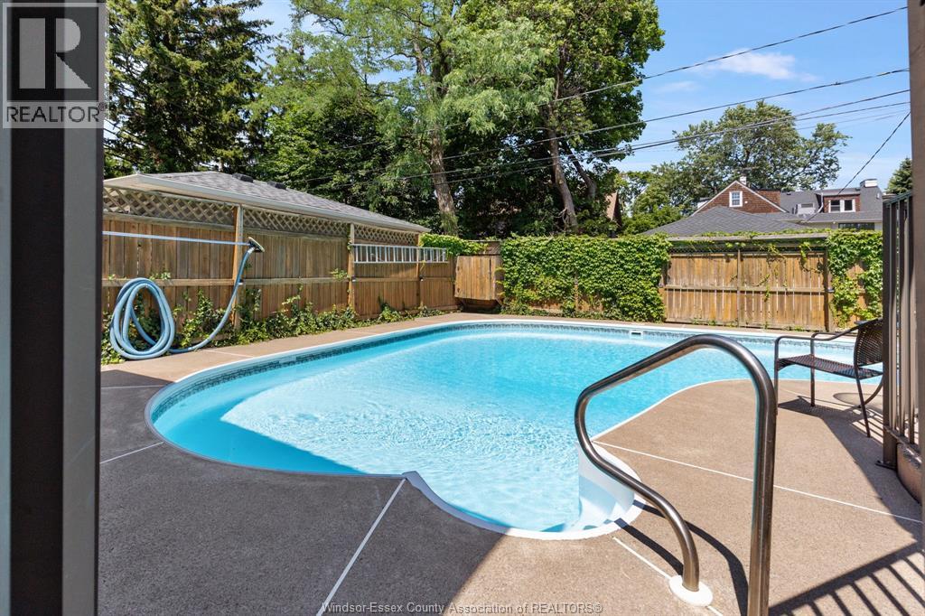 858 Chilver Property Photo 32