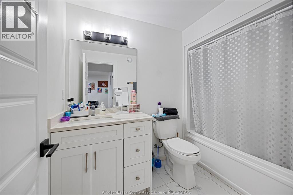 2224 Fraser Unit# Lower Property Photo 11