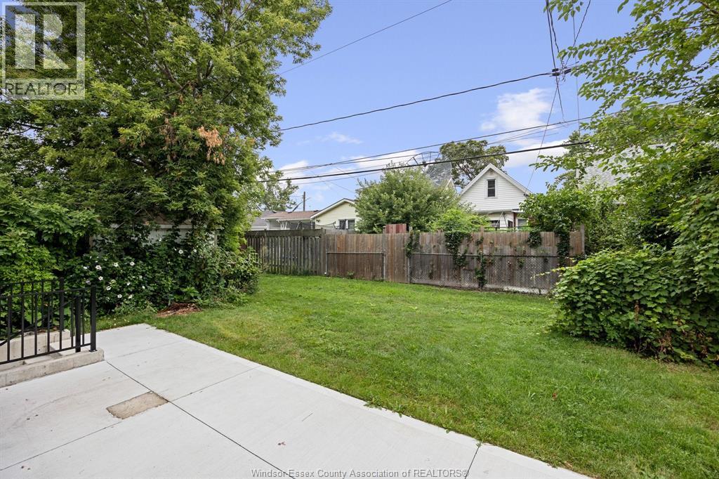 2224 Fraser Unit# Lower Property Photo 16
