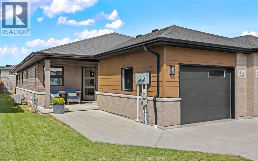 213 Meadowview Property Photo 3