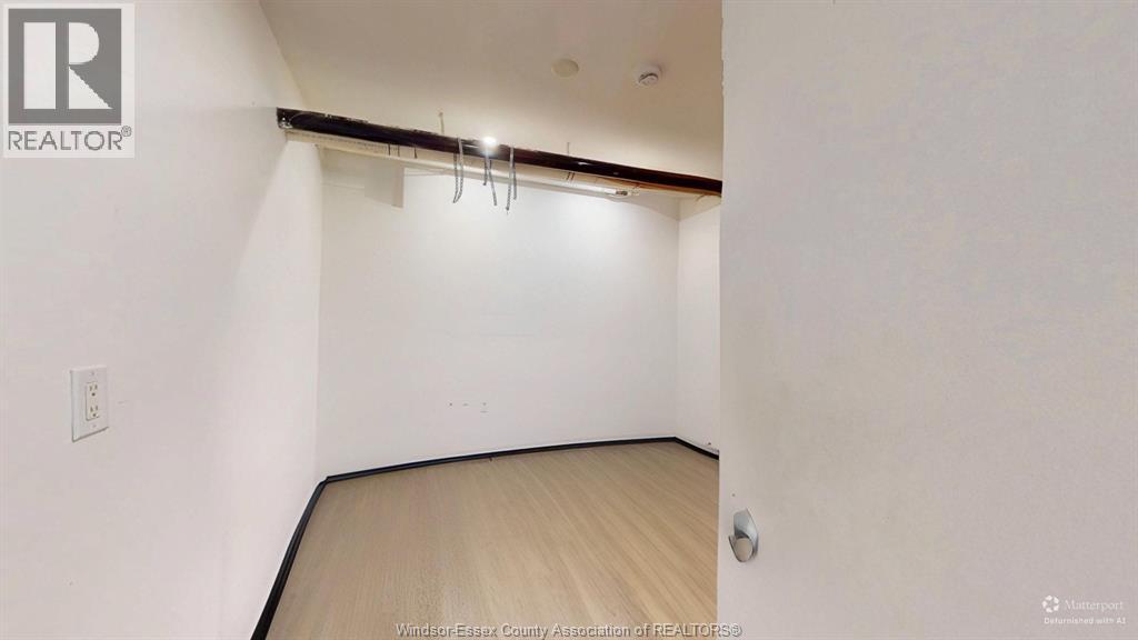 5540 Wyandotte Street East Property Photo 17