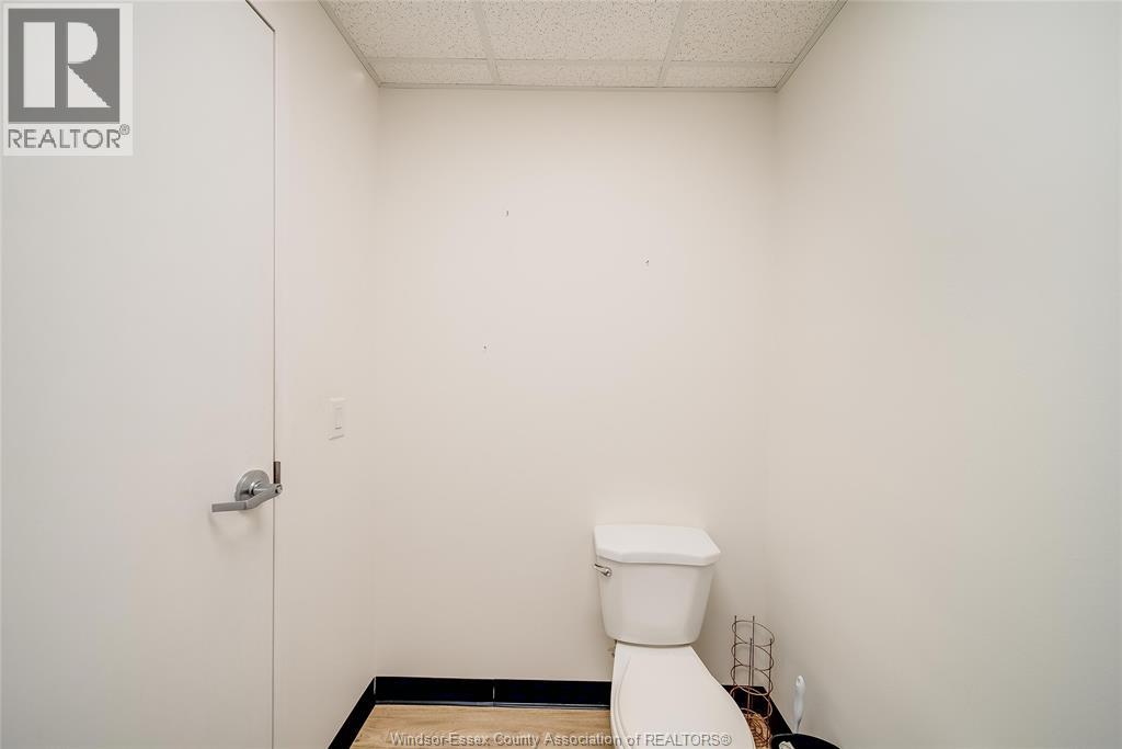 5540 Wyandotte Street East Property Photo 20