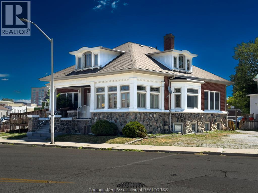 226 WELLINGTON STREET West