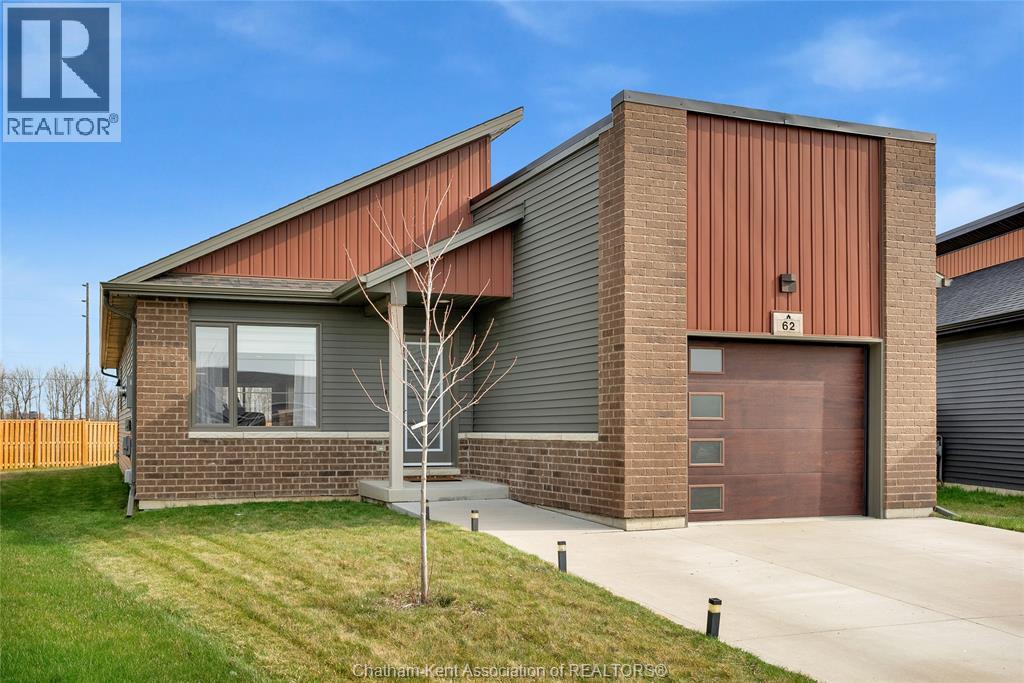 62 Moonstone Crescent Property Photo 1