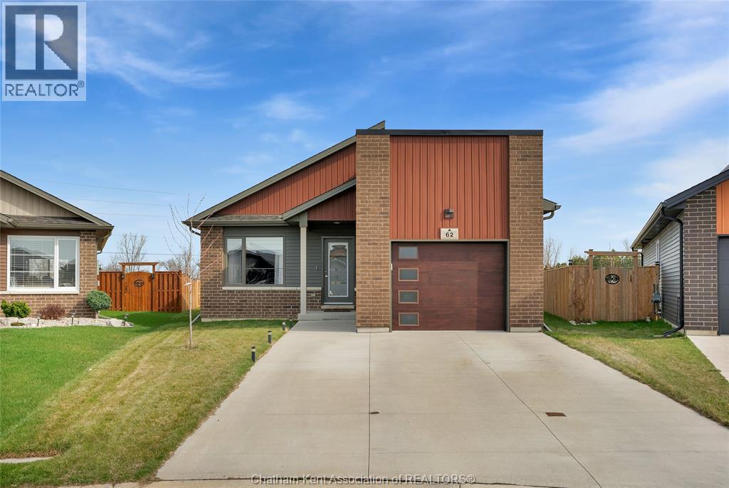 62 Moonstone Crescent Property Photo 2