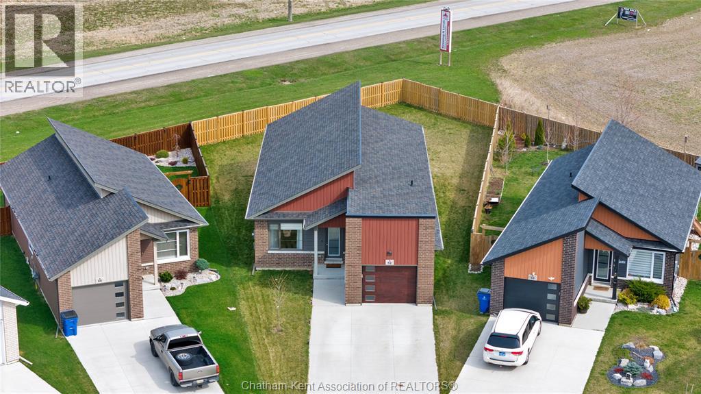 62 Moonstone Crescent Property Photo 3