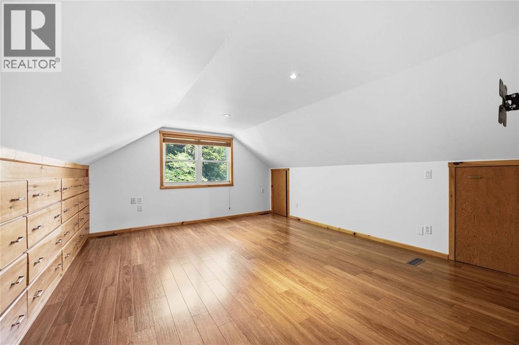 1477 Baxter Avenue Property Photo 21