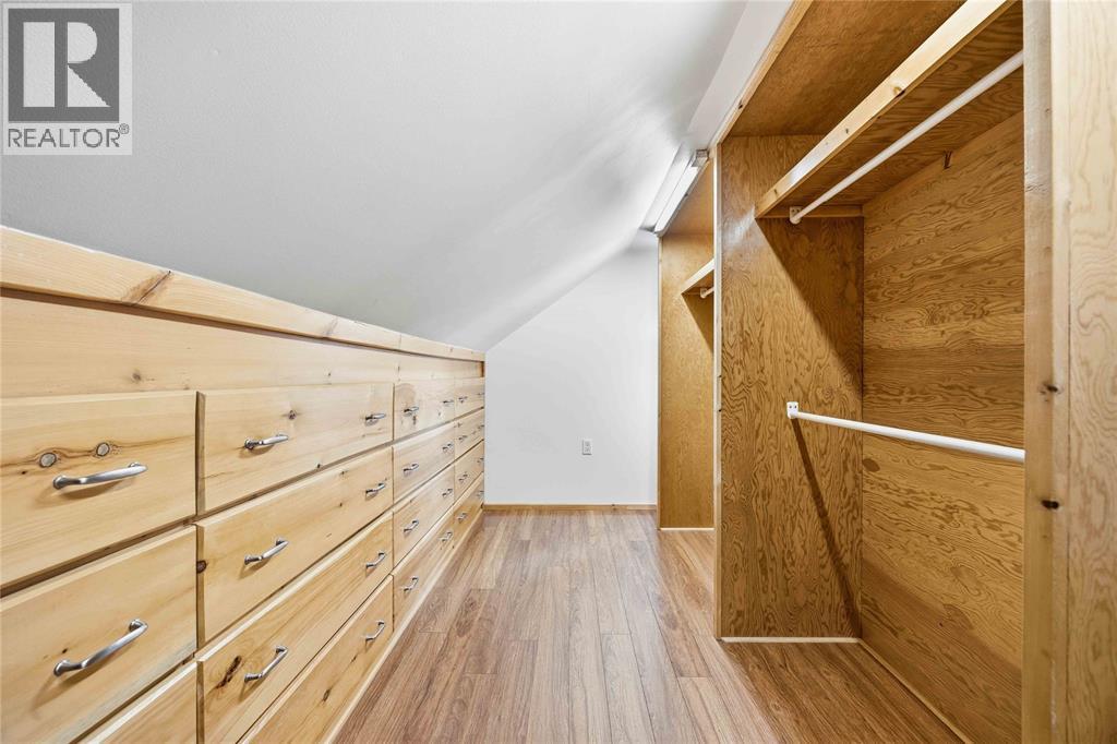 1477 Baxter Avenue Property Photo 24
