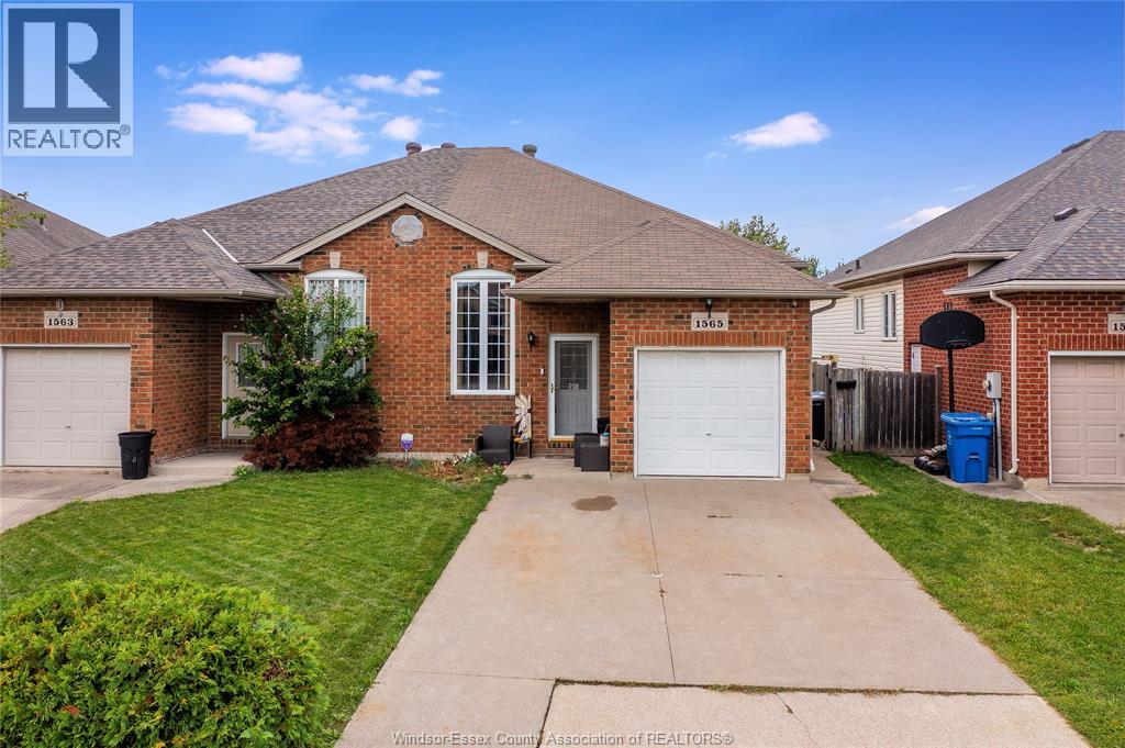1565 Heatherglen Property Photo 1