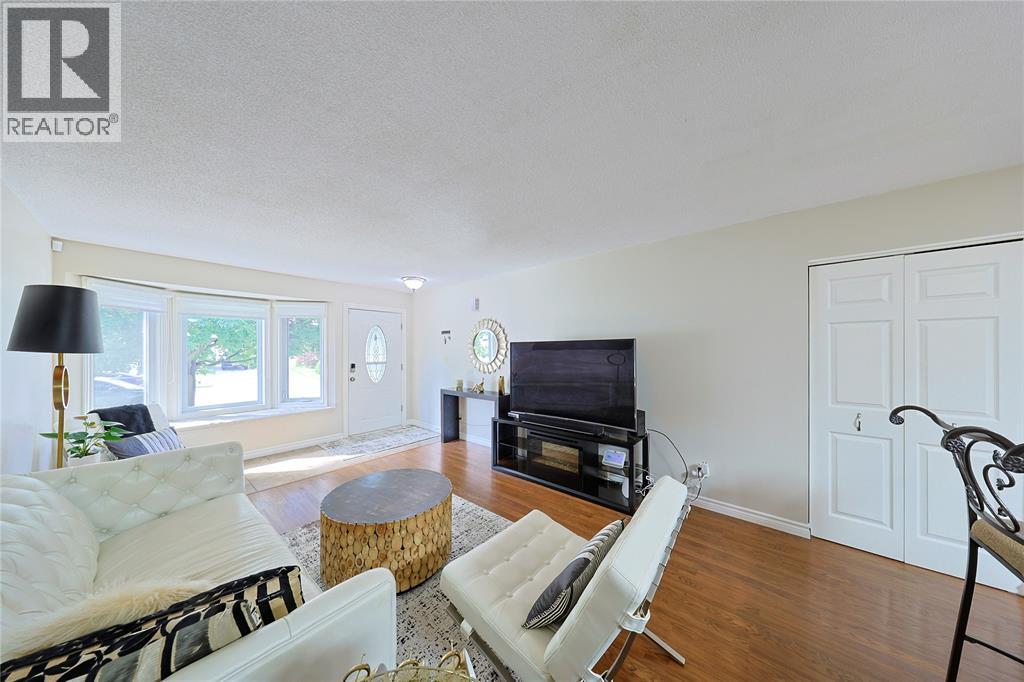 1234 Thistledown Avenue Property Photo 4