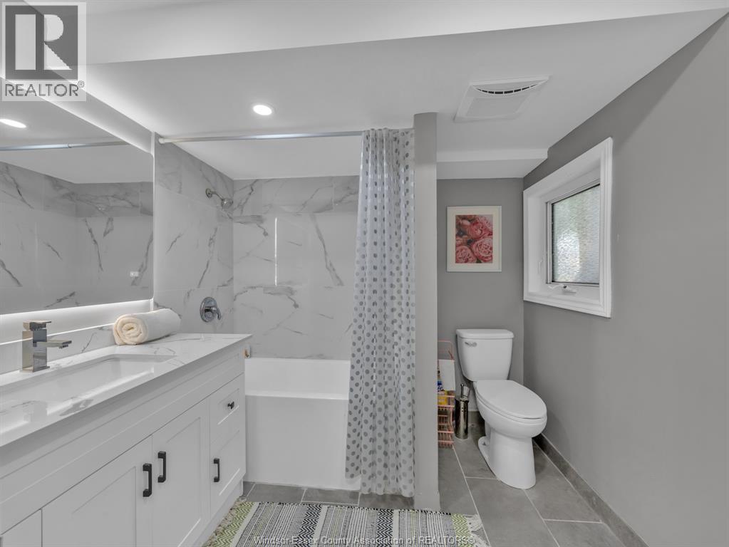677 Marentette Unit# Main Property Photo 10
