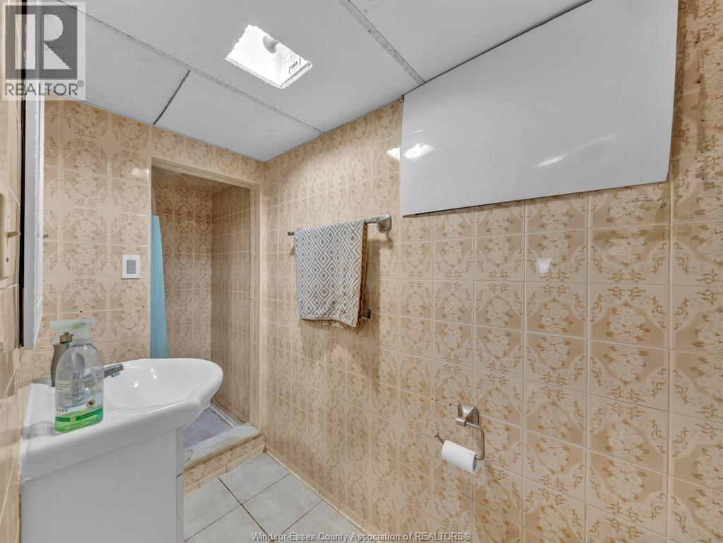 677 Marentette Unit# Main Property Photo 22