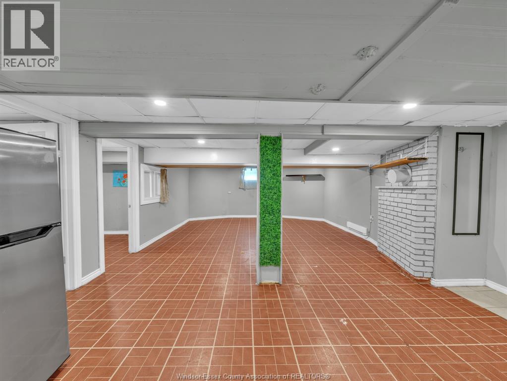 677 Marentette Unit# Main Property Photo 23