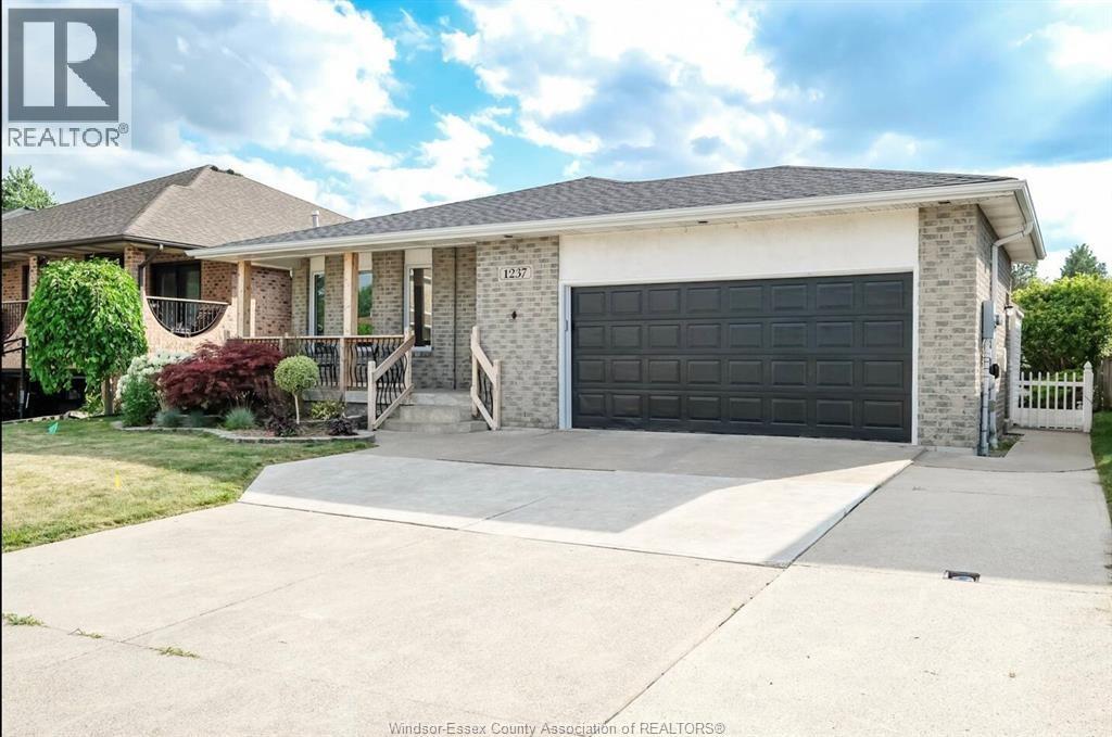 1237 Kenwick Way Property Photo 1