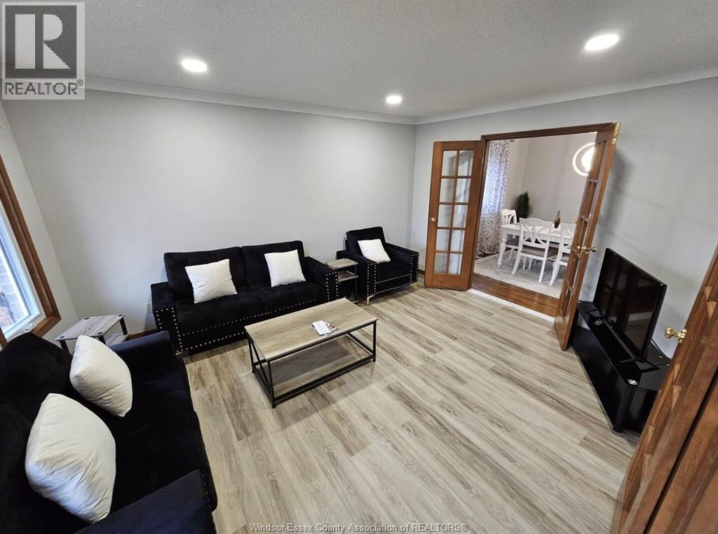1237 Kenwick Way Property Photo 3