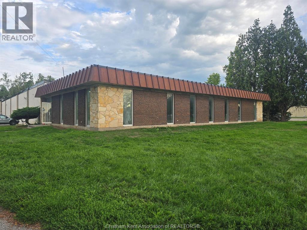 585 Riverview Drive Property Photo 2