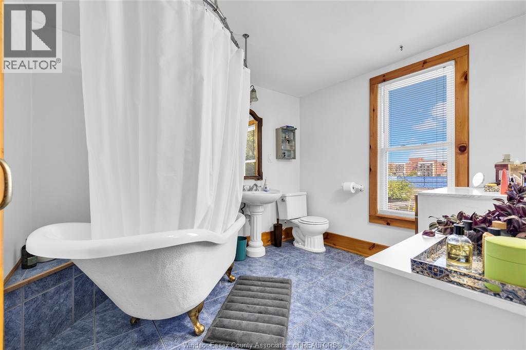 916 Windsor Avenue Property Photo 12