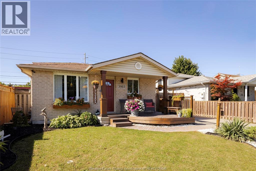 3985 Acorn Crescent Property Photo 1