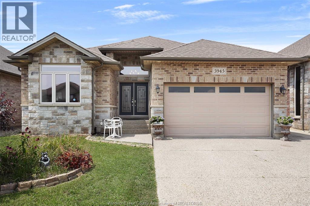 3945 ZANZIBAR CRESCENT Property Photo 1