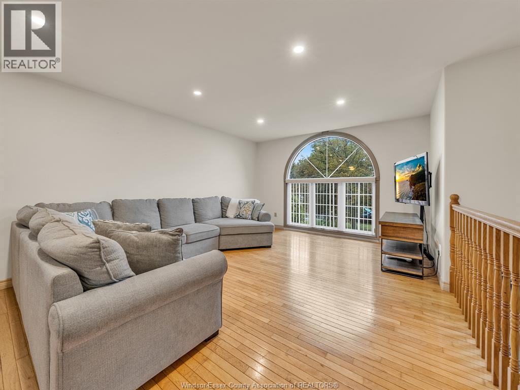 9 Lyle Street Property Photo 4