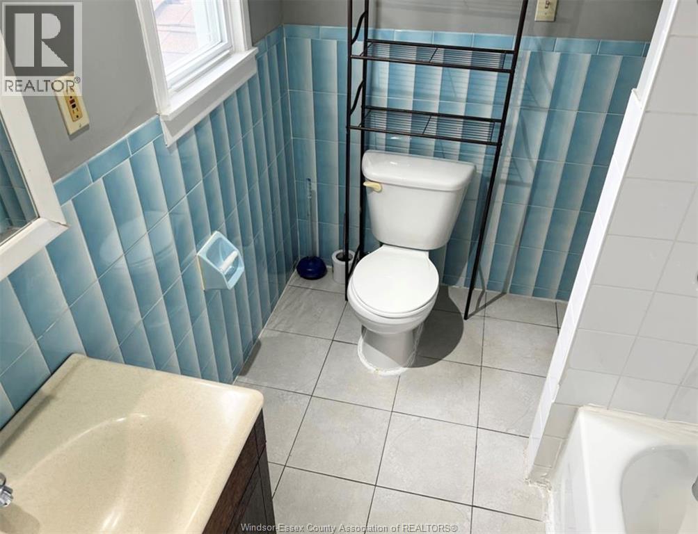 2316-2318 Chilver Property Photo 9
