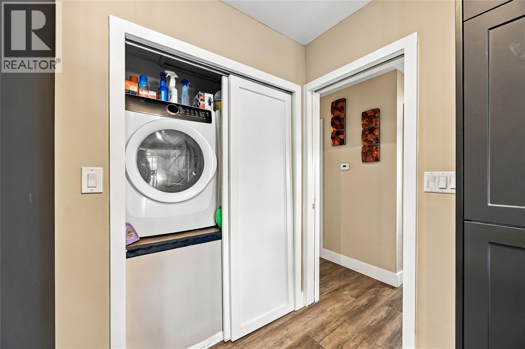 1186 St. Clair Parkway Property Photo 17