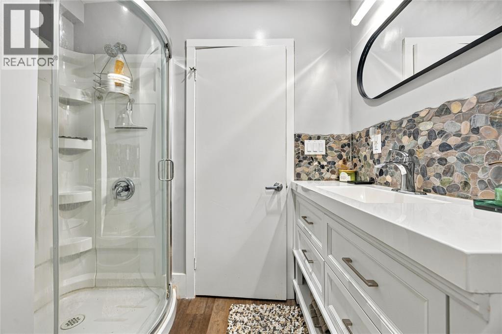 1186 St. Clair Parkway Property Photo 22
