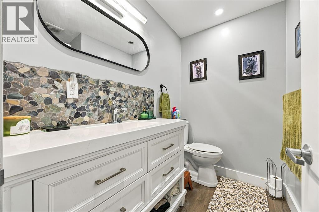 1186 St. Clair Parkway Property Photo 23