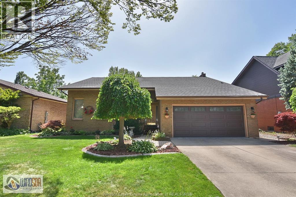 3915 VILLA BORGHESE DRIVE Property Photo 1