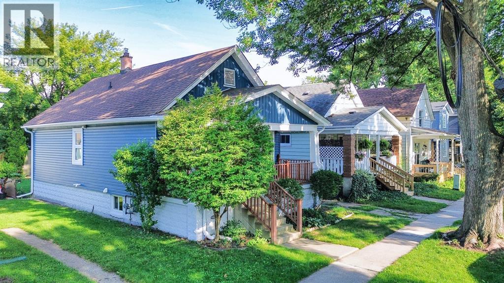 114 COLLEGE N AVENUE North Property Photo 1