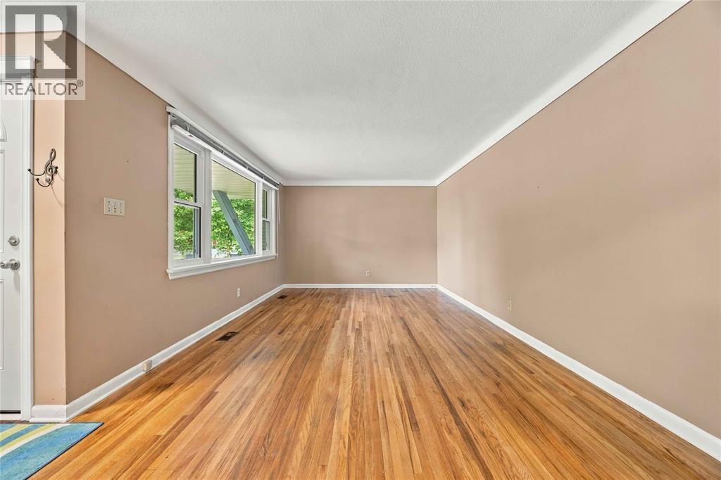 6 Massey Crescent Property Photo 4
