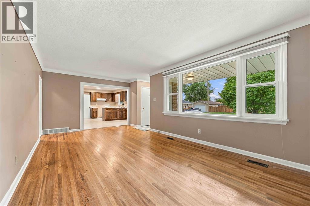 6 Massey Crescent Property Photo 5