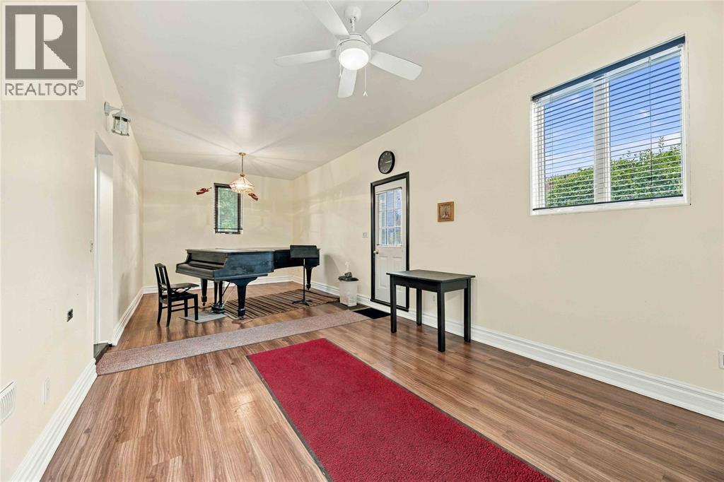 6 Massey Crescent Property Photo 6
