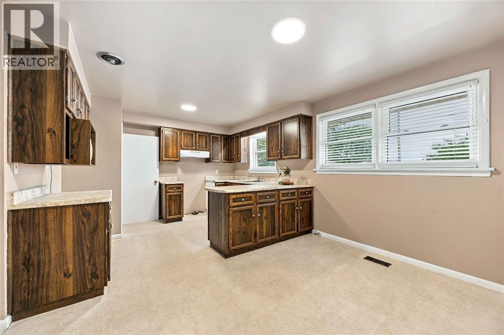 6 Massey Crescent Property Photo 10