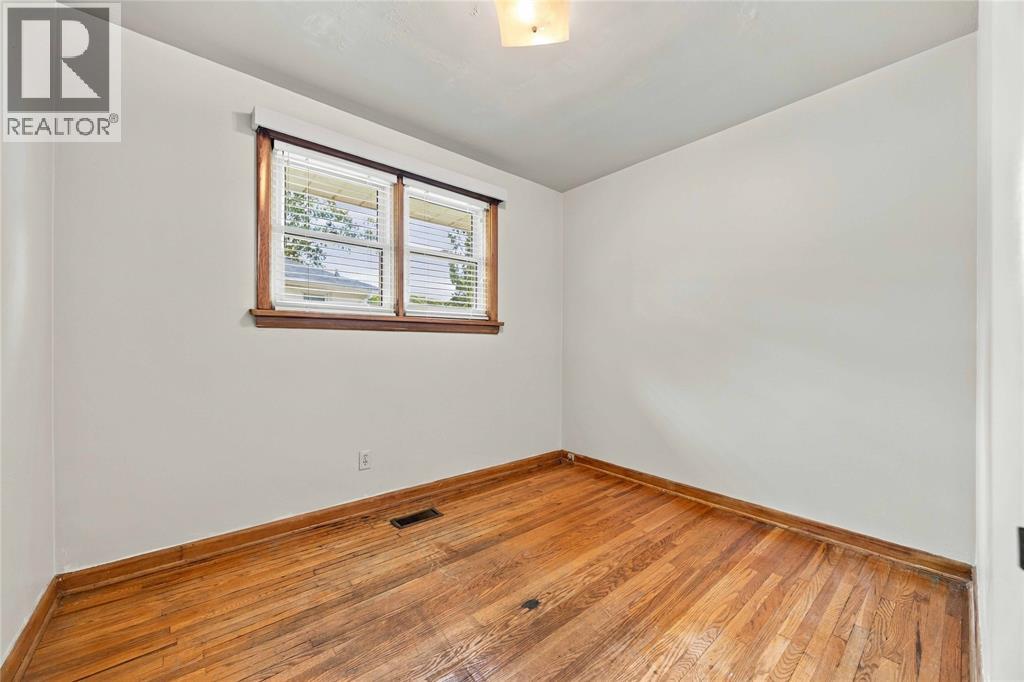 6 Massey Crescent Property Photo 15