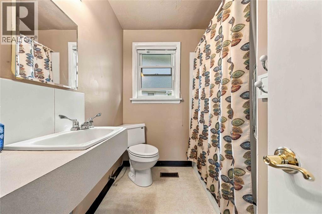 6 Massey Crescent Property Photo 18