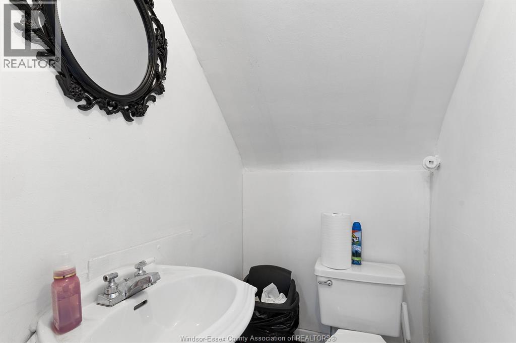 4774-4780 Wyandotte Street West Property Photo 8
